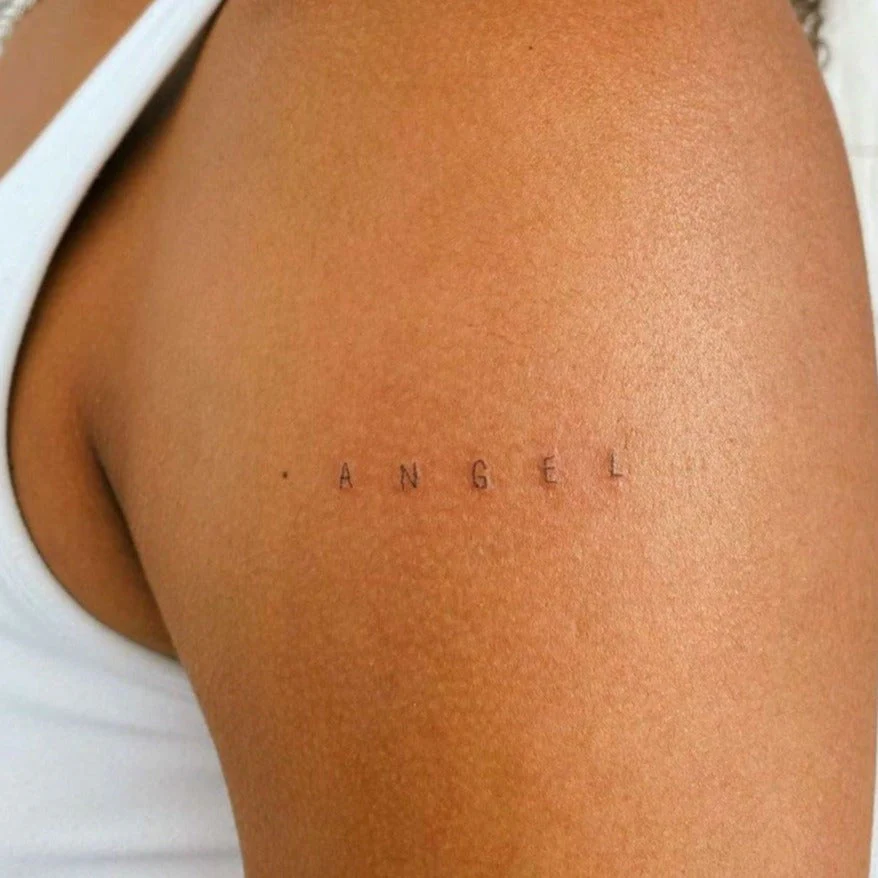 Tatouage "Angel" allongé