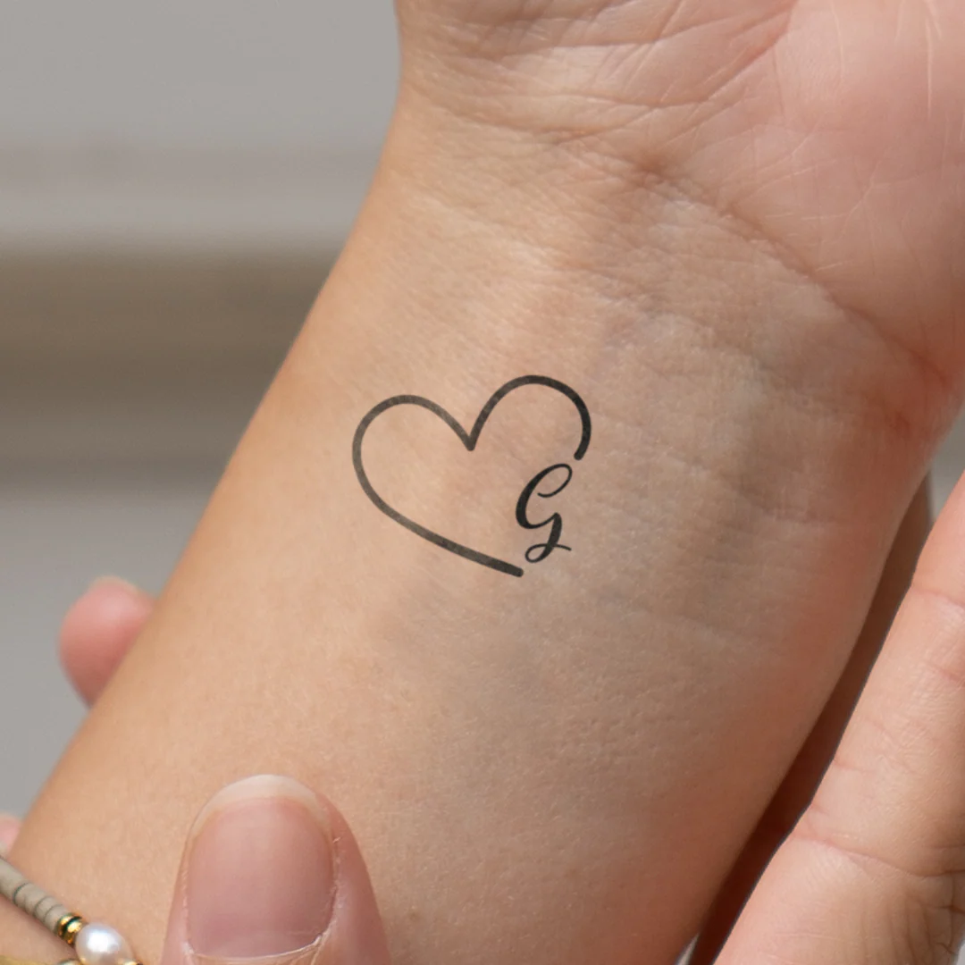 Tatouage cœur avec initiales (A-Z) - Image 19