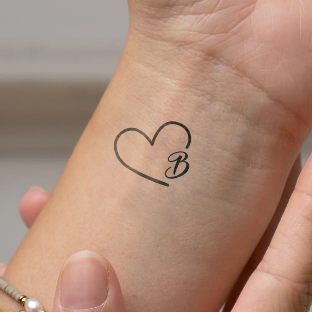 Tatouage cœur avec initiales (A-Z) - Image 4