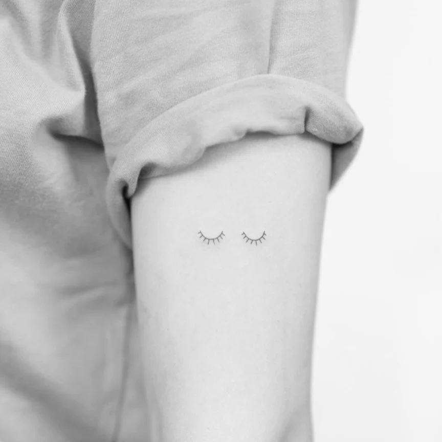 Tatouage Cils 