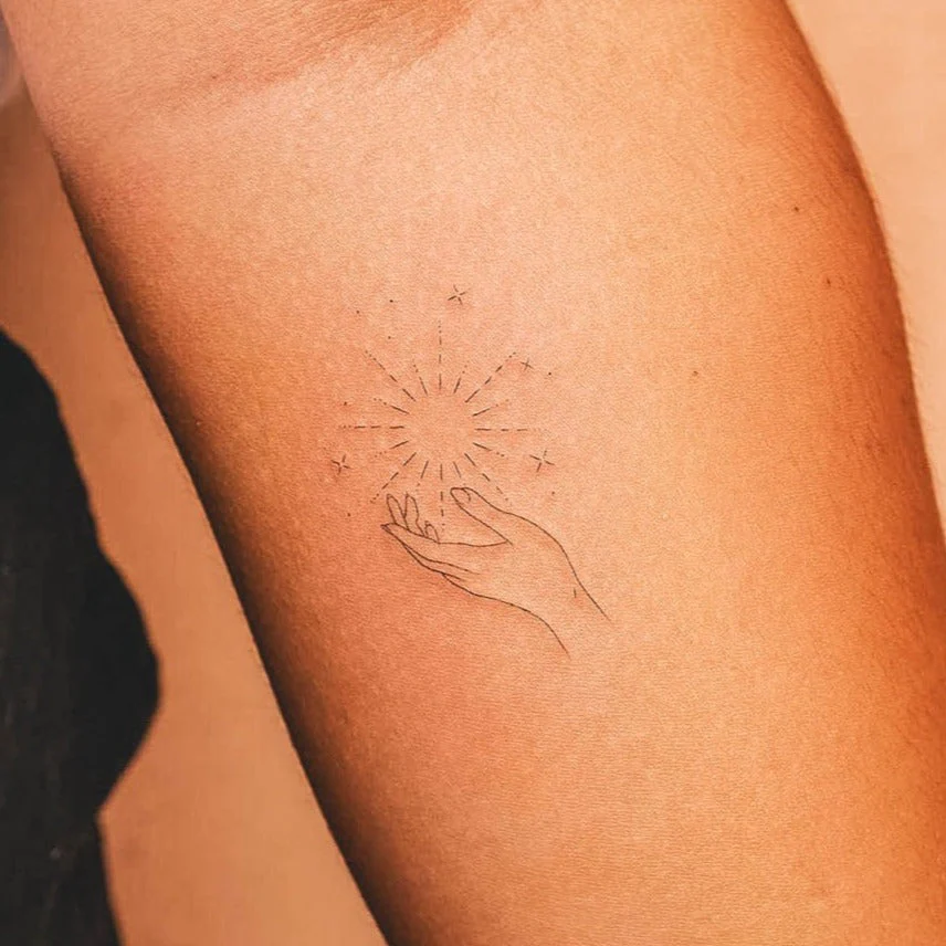 Tatouage Main qui donne