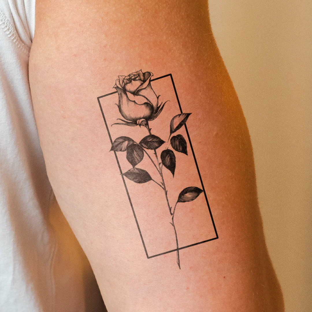 Tatouage Rose avec cadre