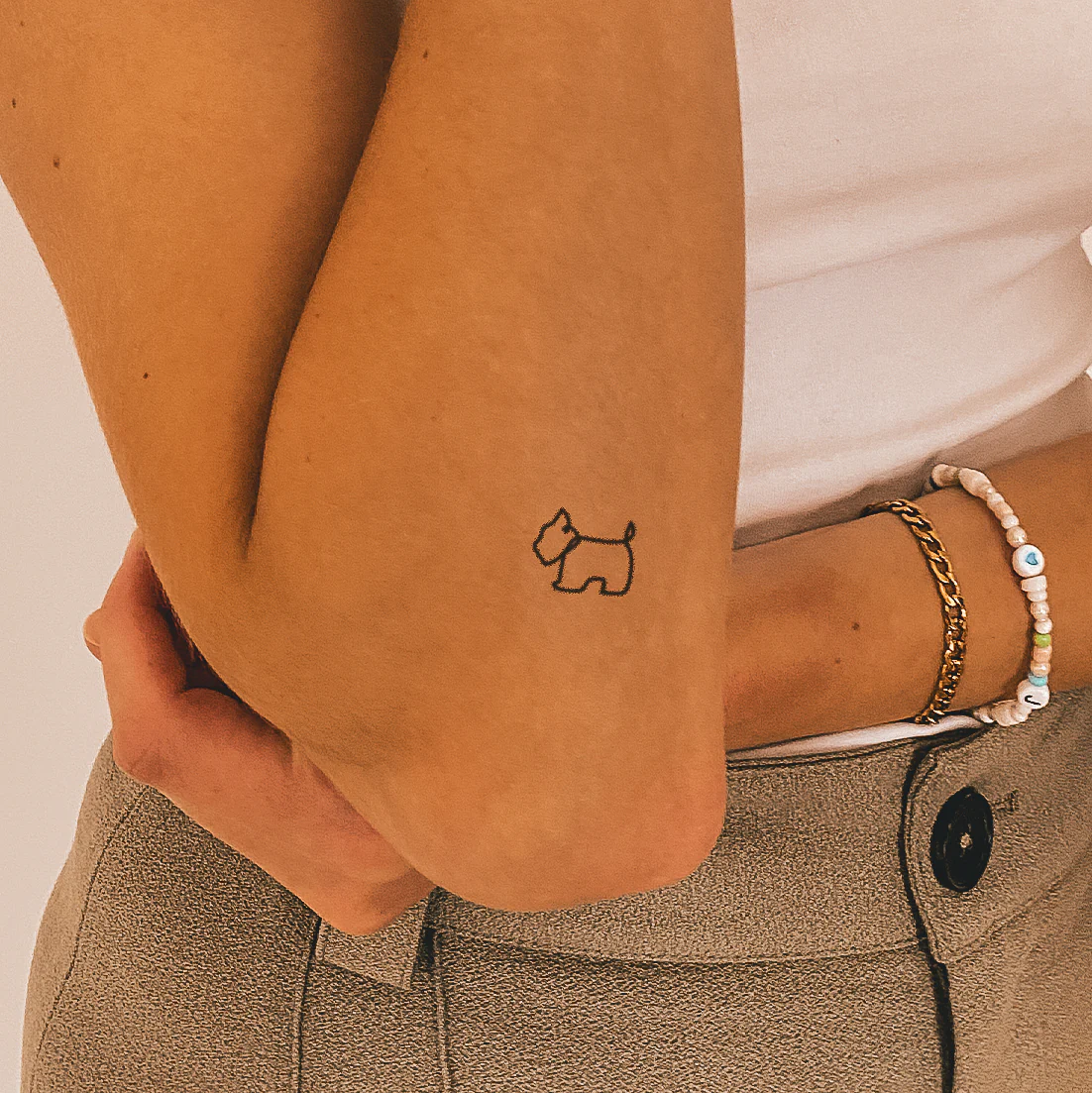 Tatouage de silhouette de terrier 