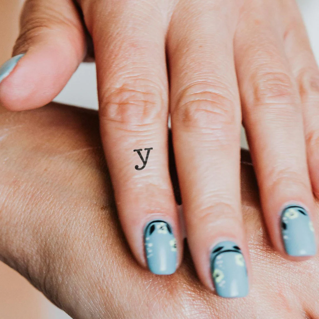 y - tatouage minuscule  - Image 3